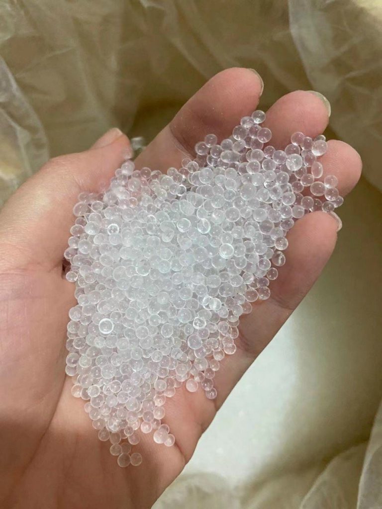 Hạt chống ẩm chất lượng tốt thường có màu trắng trong, hình cầu hoặc gần cầu, tương đối đồng đều nhau về kích thước